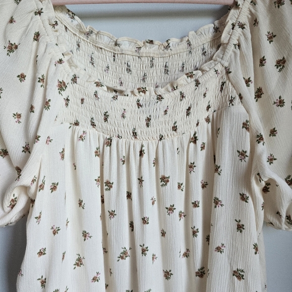 Torrid, Washable Gauze Ivory Ditsy Floral Dew Smocked Yoke Peasant Top SZ 1X - Picture 7 of 12